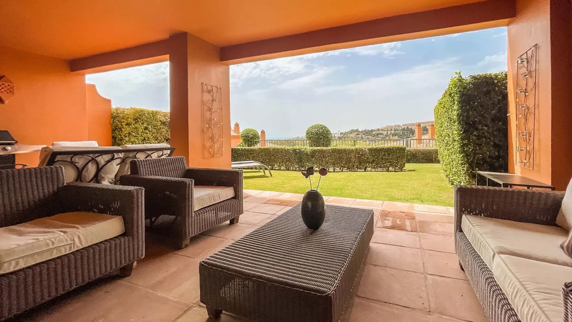 Luxury Ground Floor Apartment With Spa Facilities Estepona 0*,  Spanien