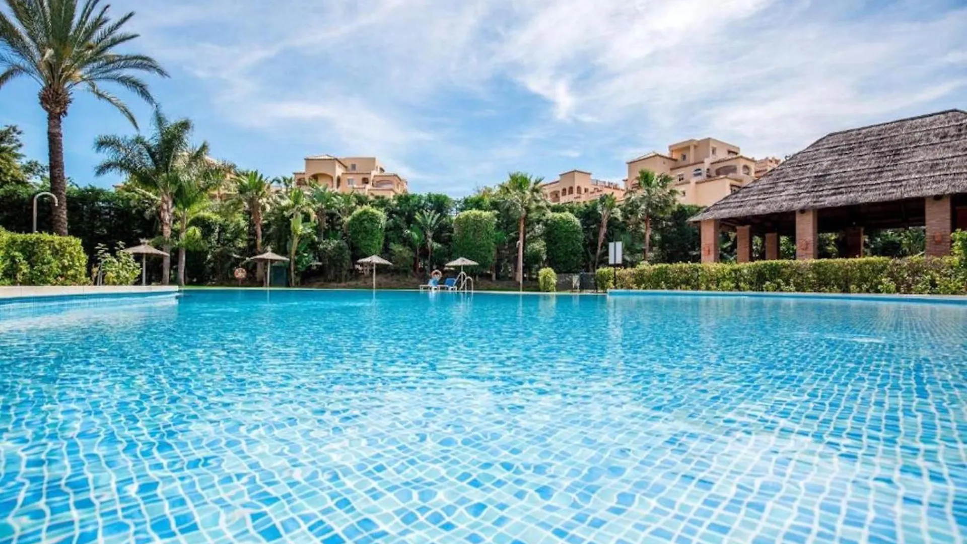 Luxury Ground Floor Apartment With Spa Facilities Estepona 0*,  Spain