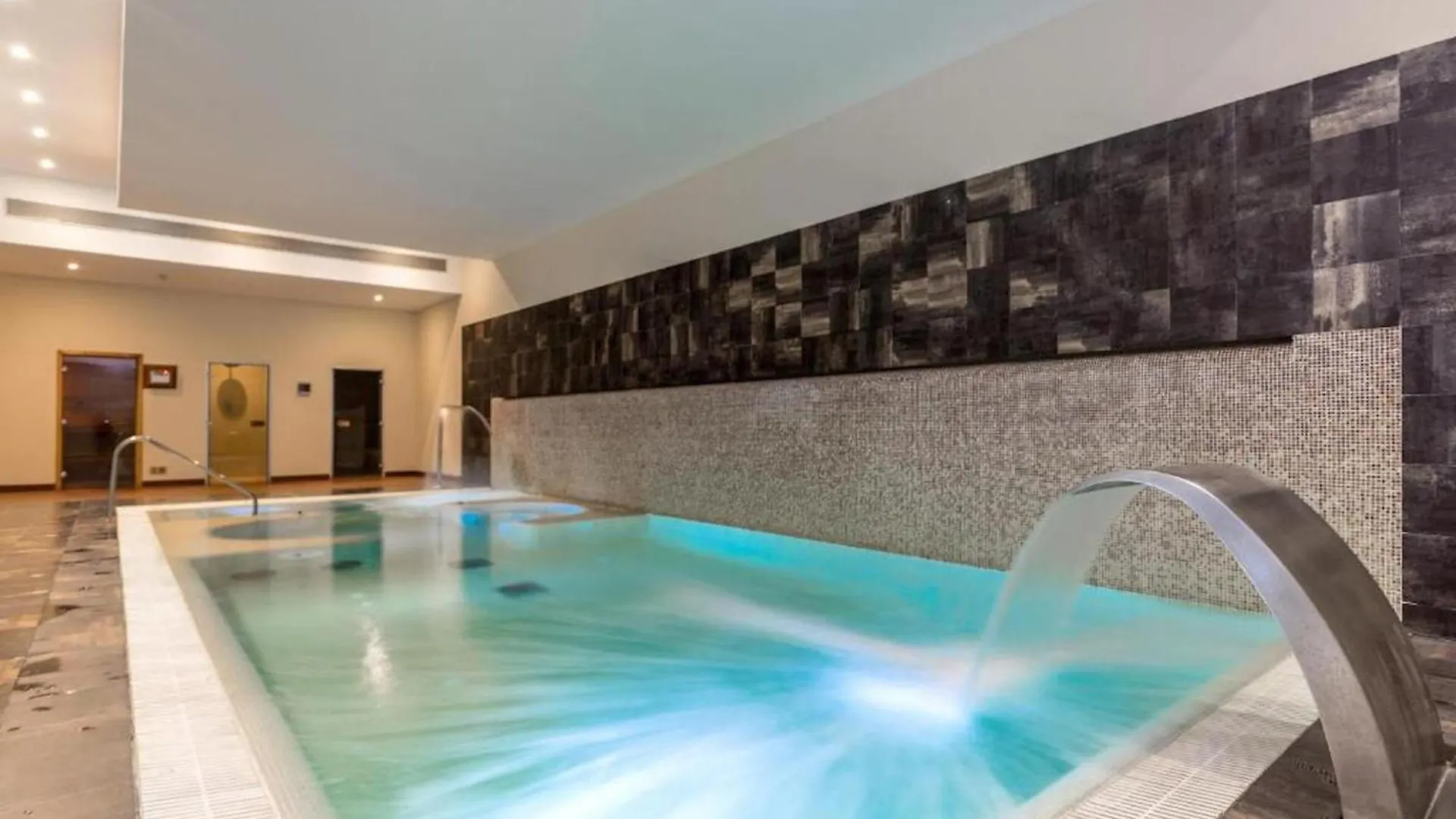 Luxury Ground Floor Apartment With Spa Facilities Estepona Spain